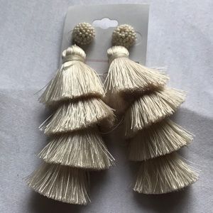 3/$20 🌟 Dramatic white tassel earrings
